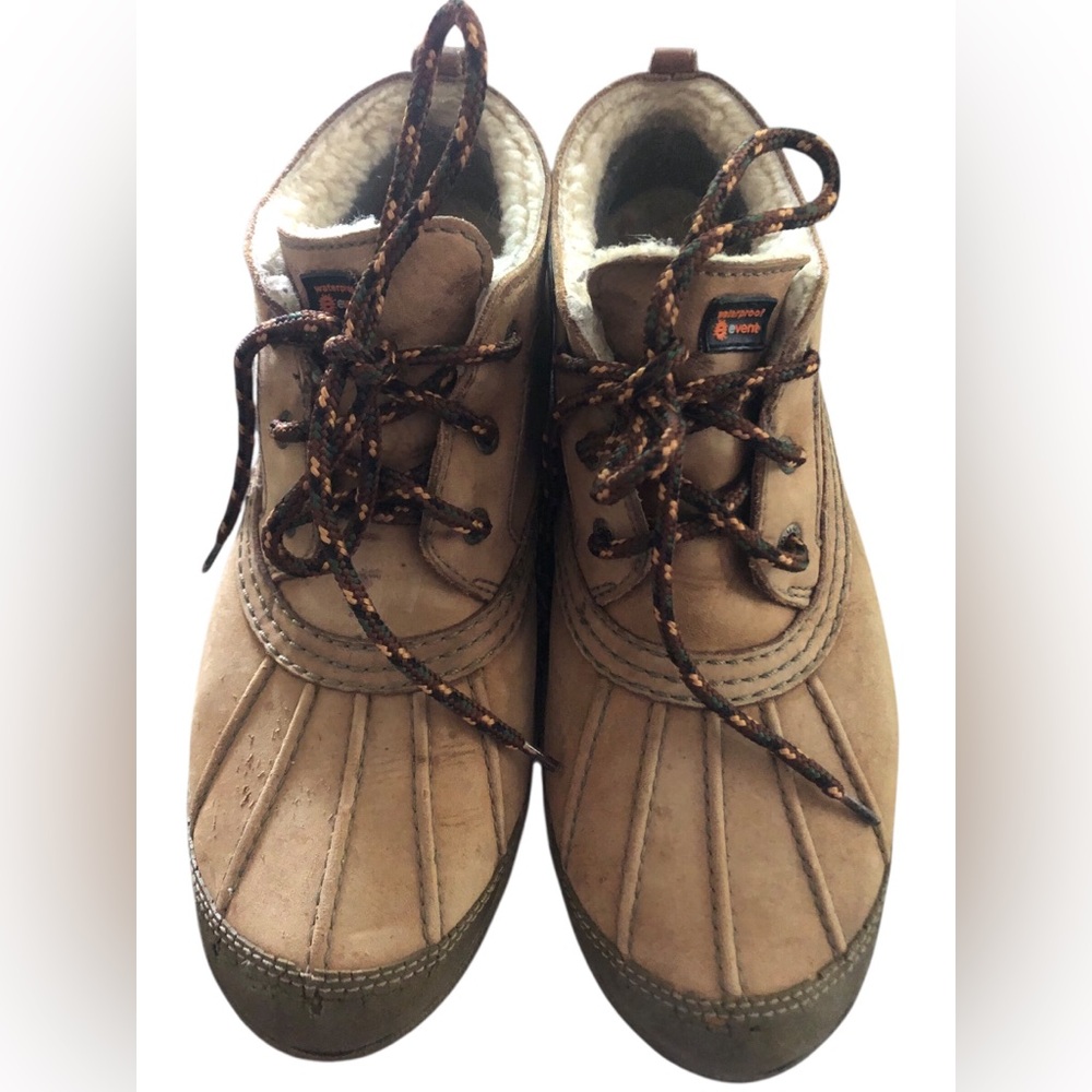 UGG Australia Magpie duck ankle booties
Waterproof 11